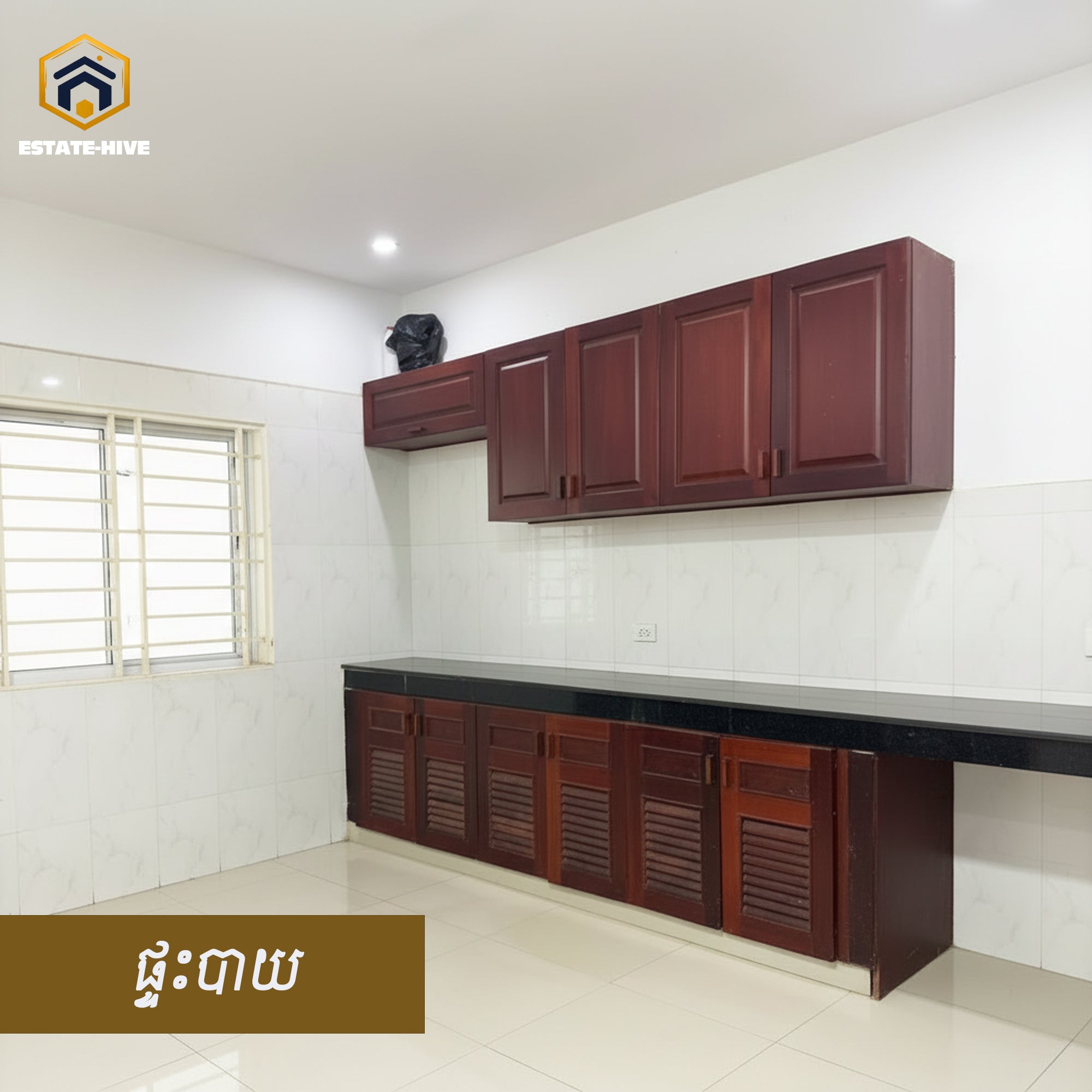 ផ្ទះកែងលក់សល់ដីចំហៀងធំ - ទីតាំងល្អ មានចំណូលជួលស្រាប់